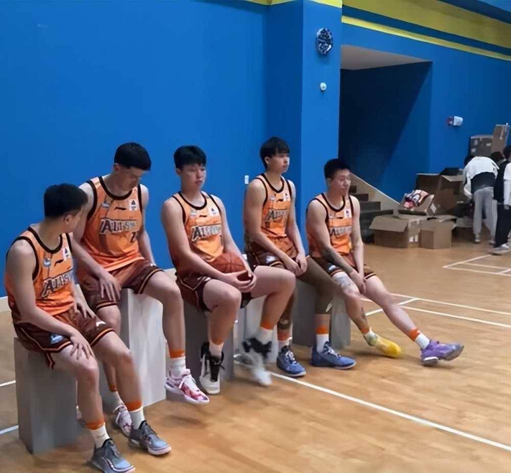 关于全明星赛今晚再迎强敌，尤文图斯完成体检，主帅态度——质疑声仍在，轮换策略成焦点的信息