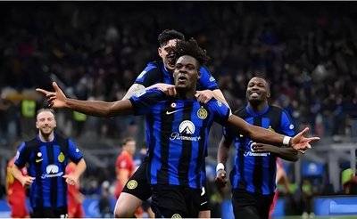 网友质疑吴艳妮在赛场过于高调