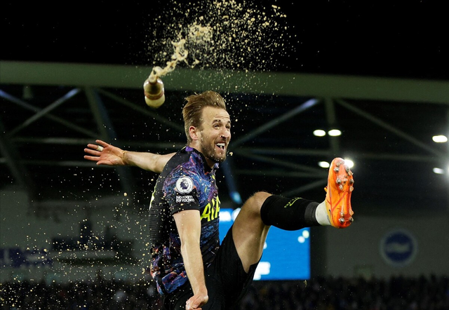 罗马训练开放日；赛后单刀错失引欢呼；英超在即；年轻球员得到机会的简单介绍