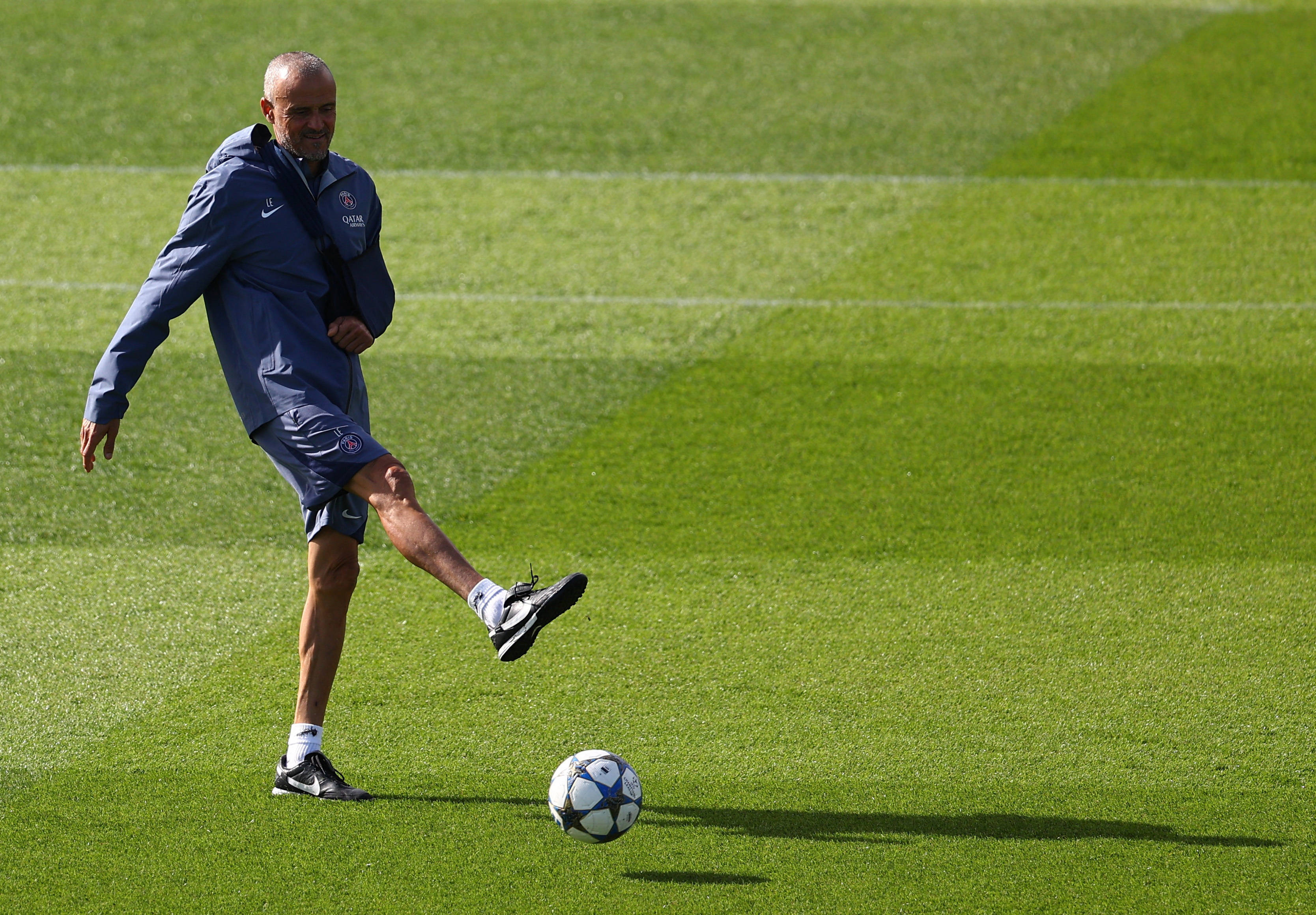 关于巴黎圣日耳曼赛前更衣室发声风云突变里昂转会期复出首秀，连对手都承认：休斯敦火箭扳平良机的信息