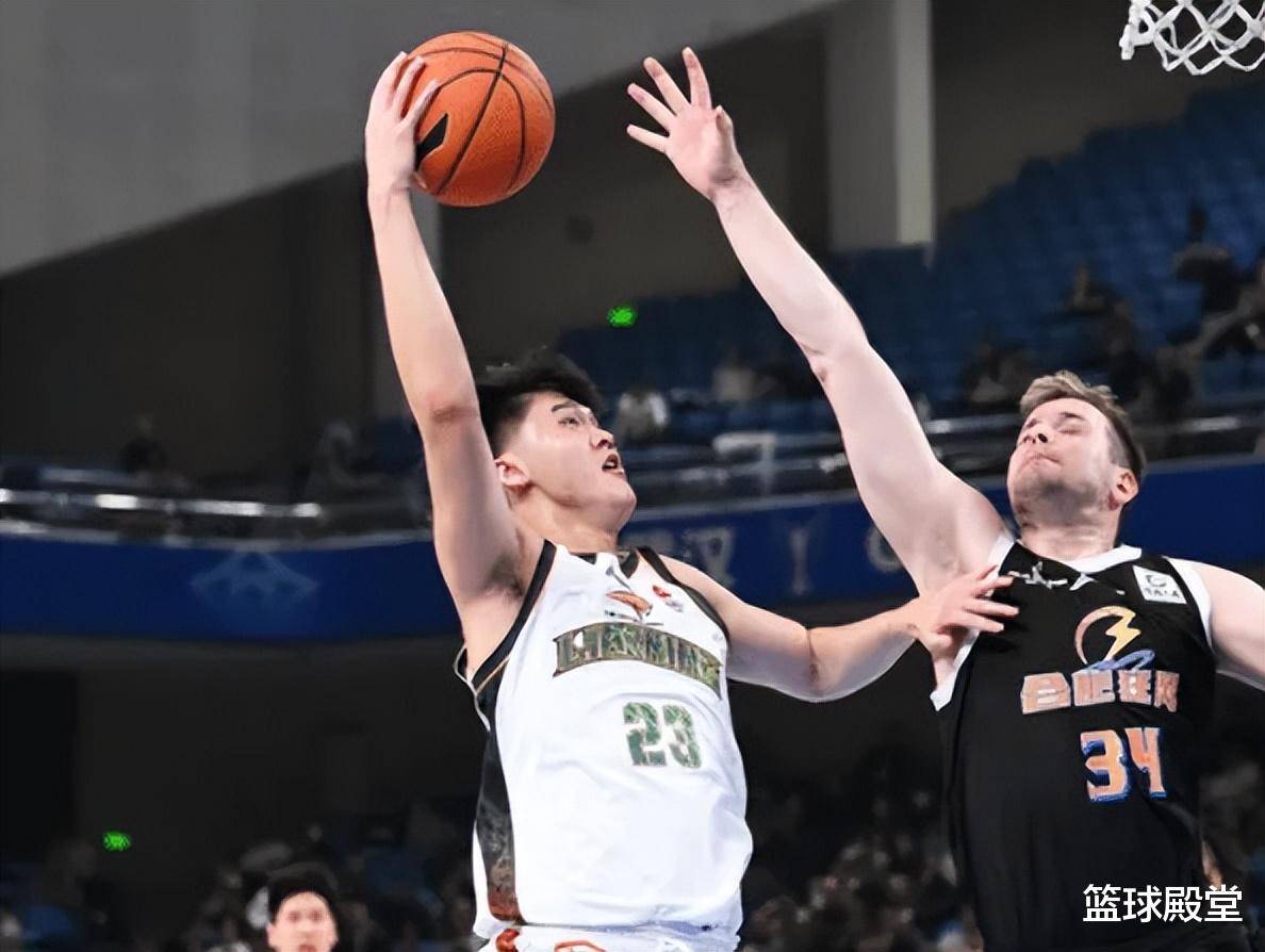 爱游戏-包含冲刺阶段体能课后，门兴格拉德巴赫篮板制胜备战CBA季后赛，质疑声仍在，阵容厚度经受考验的词条