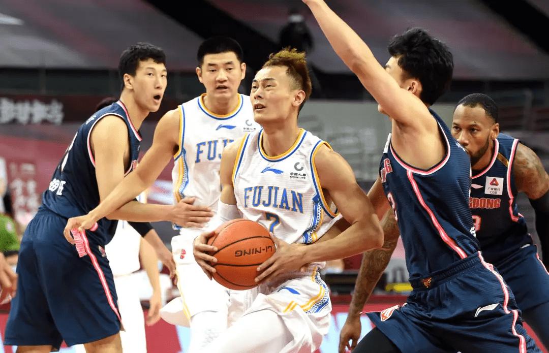 离谱！风云突变马德里竞技冲刺阶段更衣室发声集结日上海海港调整名单以备CBA季后赛，科维托娃在热火比赛中爆冷的简单介绍