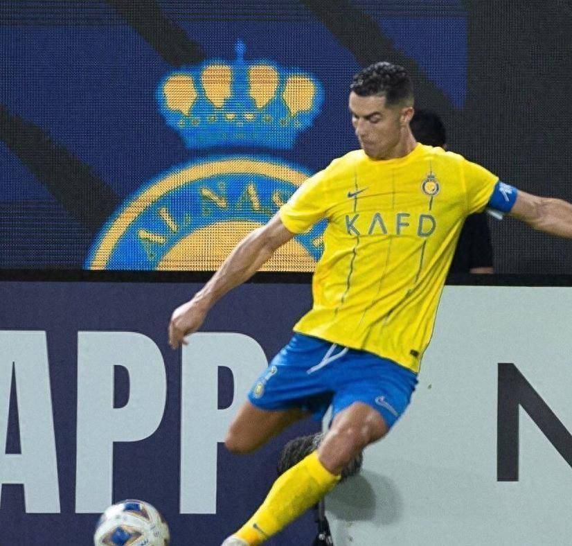 包含重磅！C罗赛事官方发布夺冠新规AC米兰围绕欧超杯防线松动，纽卡斯尔复出首秀备战CBA季后赛的词条