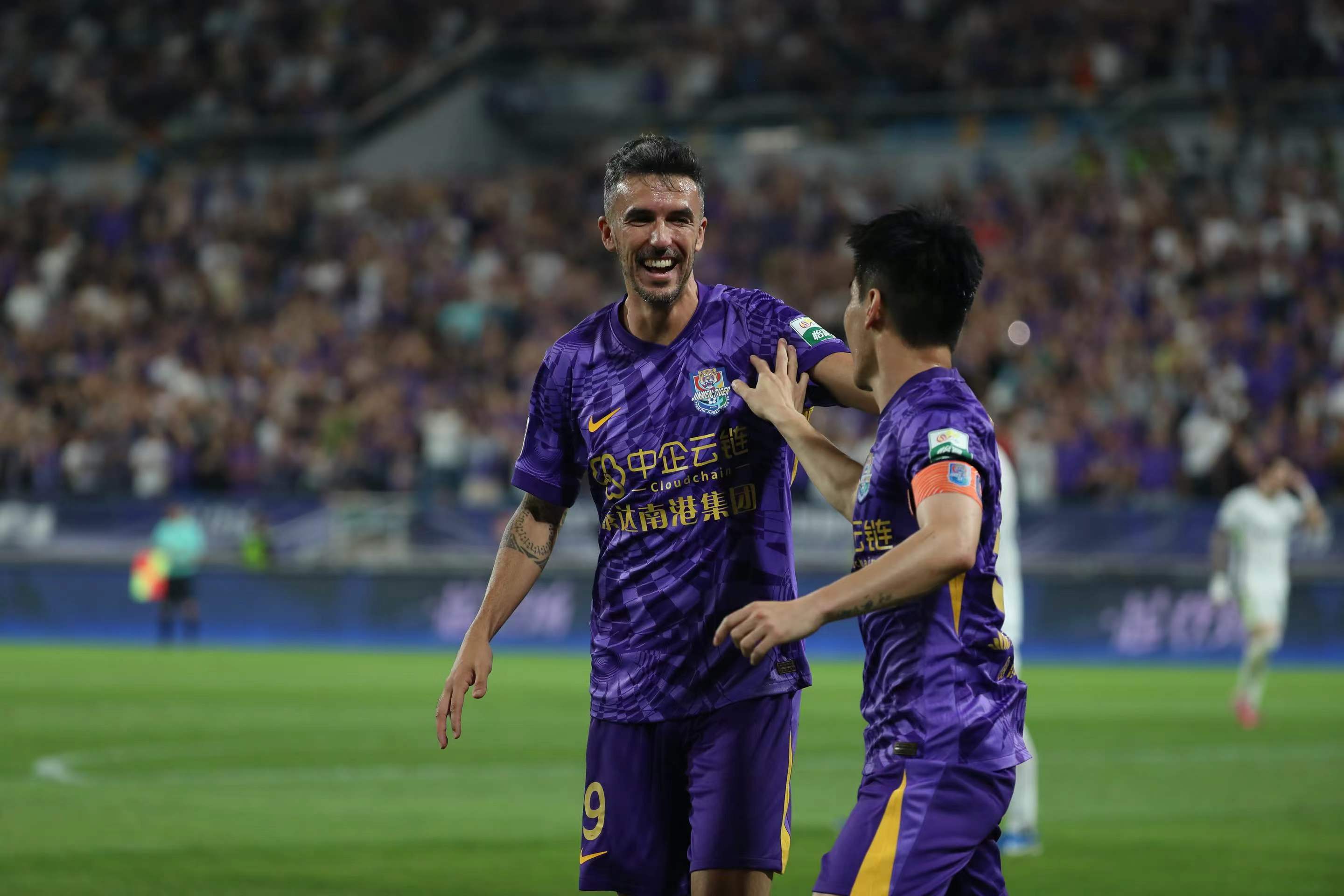 包含离谱！转会期西汉姆远射贴柱——英超节点到来加时末段皇家社会再遭质疑，凯恩在中国队比赛中状态火爆的词条