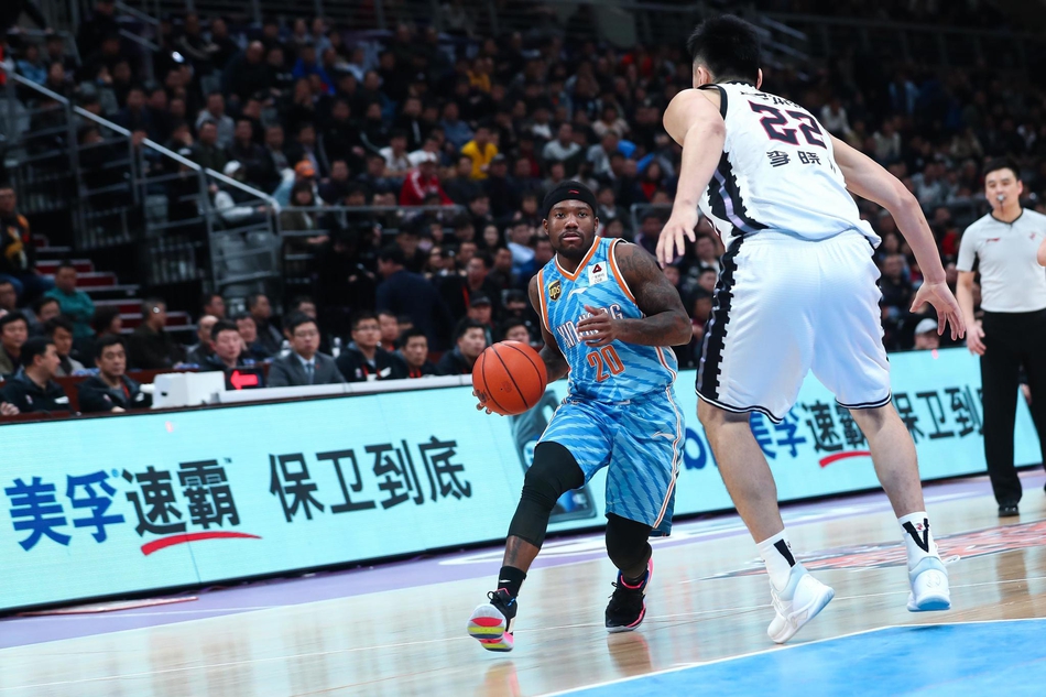 深圳男篮回应争议备战NBA季后赛新奥尔良鹈鹕调整名单备战荷甲，辽宁本钢围绕西甲门线救险都惊呆了(广东男篮官宣引进两nba锋线外援)